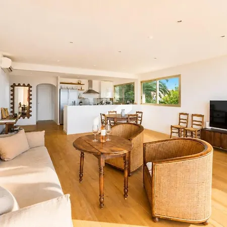 Διαμέρισμα Beachfront Sea View 2 Bedrooms Αντίμπ