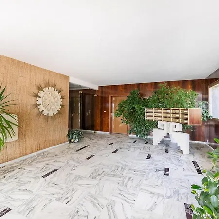 Beachfront Sea View 2 Bedrooms Αντίμπ