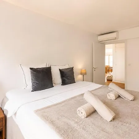 Beachfront Sea View 2 Bedrooms Антіб
