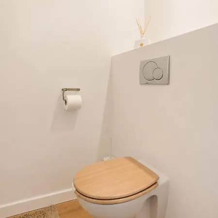 Beachfront Sea View 2 Bedrooms * Антіб