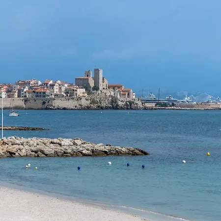 Beachfront Sea View 2 Bedrooms Διαμέρισμα