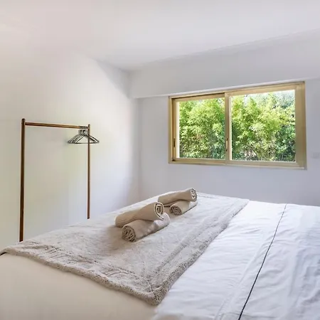 Beachfront Sea View 2 Bedrooms